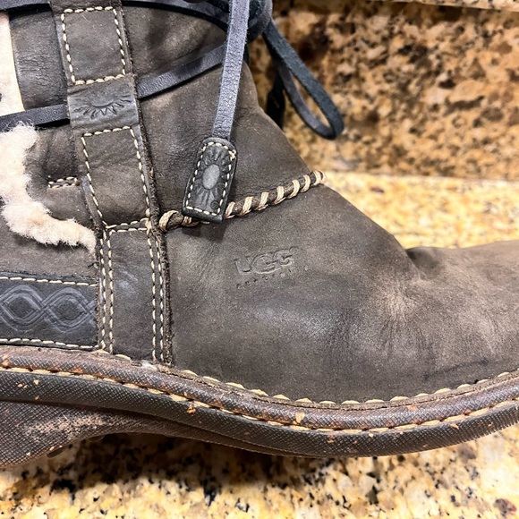 Ugg Australia Cove Womens Ankle Boots Size 7 Brown Leather Shearling Lined 5136 - Picture 4 of 10
